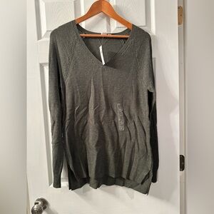 GAP Women's Charcoal V-Neck Sweater